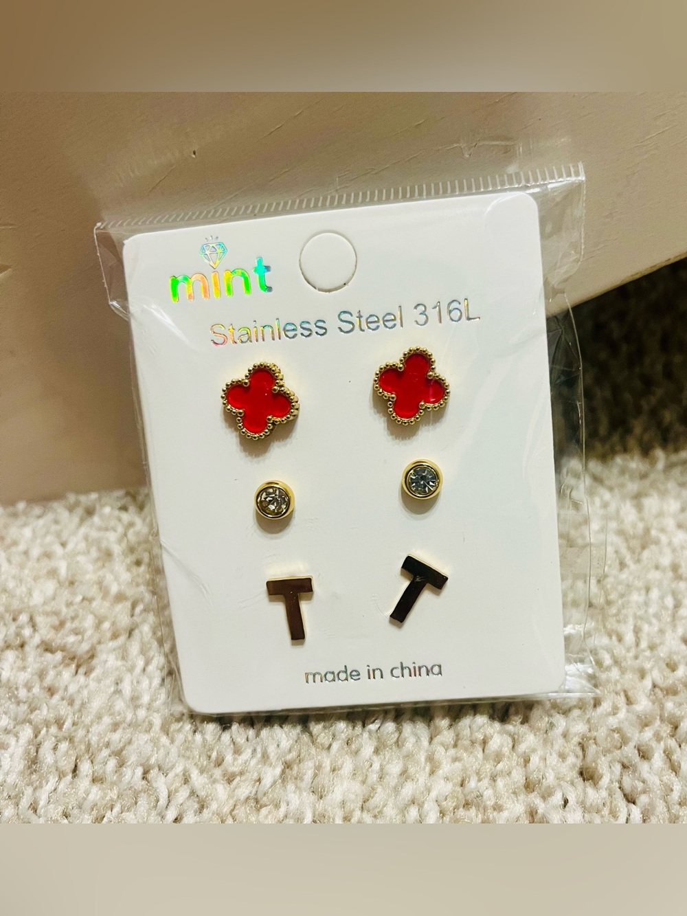Mint Red Clover and Gold T Stud Earring Set
